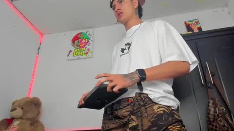 mateo_escobar online show from October 19, 5:34 am