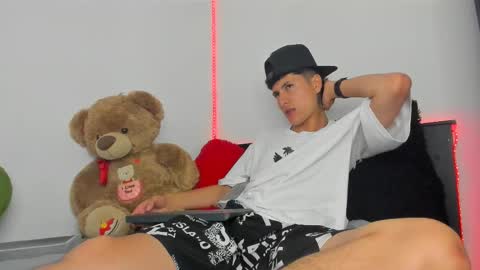 mateo_escobar online show from October 25, 8:16 am