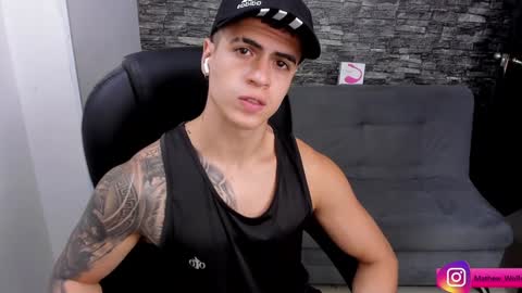 Mathew Independent model online show from December 10, 4:38 pm