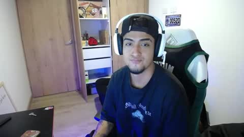 Snapshot of matias_bianco01 chatting on September 25, 5:28 am matias online show from September 25, 5:28 am