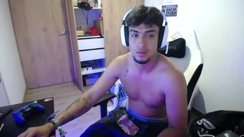 Snapshot of matias_bianco01 chatting on September 15, 5:31 am matias online show from September 15, 5:31 am