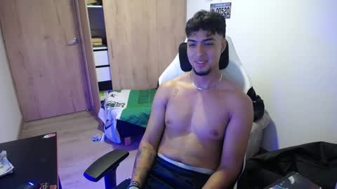 Snapshot of matias_bianco01 chatting on September 12, 6:46 am matias online show from September 12, 6:46 am