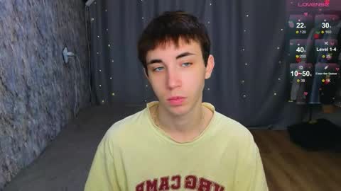 meet INDEPENDENT MODEL online show from November 28, 11:45 am