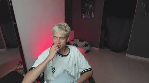 mattias     online show from March 4, 5:21 am