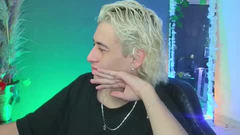 mattias     online show from October 5, 4:16 am