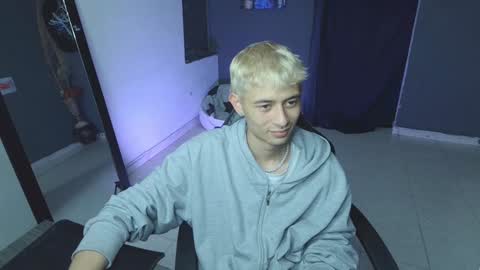 mattias     online show from February 26, 1:43 am