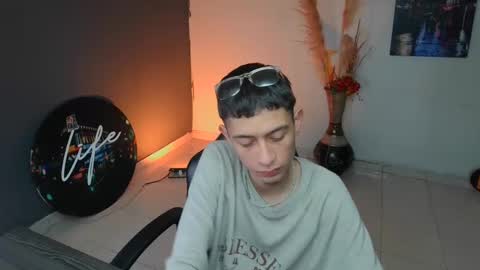 mattias     online show from December 14, 4:56 am