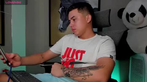 Snapshot of mattiwsmorris_ chatting on September 22, 6:40 pm mattiwsmorris_ online show from September 22, 6:40 pm