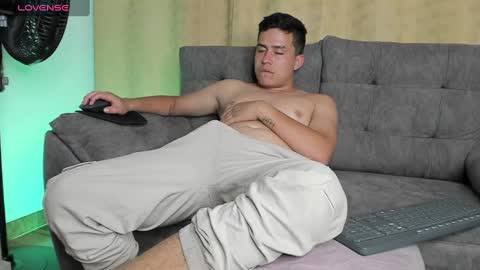 Snapshot of mattiwsmorris_ chatting on March 3, 6:35 am mattiwsmorris_ online show from March 3, 6:35 am