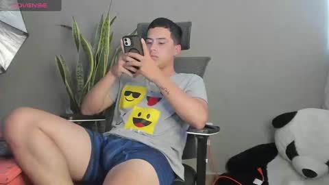 Snapshot of mattiwsmorris_ chatting on December 18, 4:49 pm mattiwsmorris_ online show from December 18, 4:49 pm