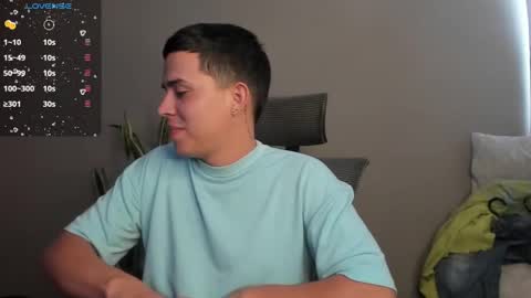 Snapshot of mattiwsmorris_ chatting on December 17, 5:47 pm mattiwsmorris_ online show from December 17, 5:47 pm