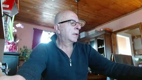 Maurice online show from January 22, 2:14 pm