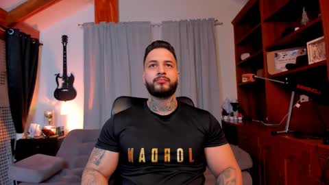 Snapshot of max_dic1 chatting on January 18, 12:04 pm max D. online show from January 18, 12:04 pm