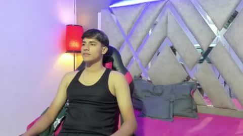 max_dixon7 online show from July 11, 12:40 pm