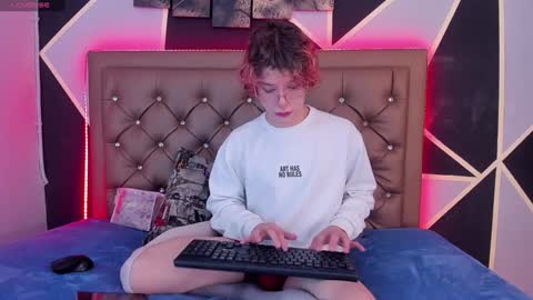 Snapshot of max_lover1 chatting on January 8, 3:39 pm Max lover1 online show from January 8, 3:39 pm