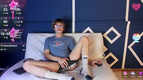 Snapshot of max_lover1 chatting on February 5, 4:04 pm Max lover1 online show from February 5, 4:04 pm