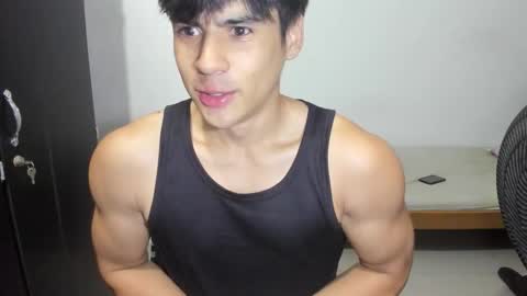 Snapshot of max_miller66 chatting on October 13, 11:44 pm Max online show from October 13, 11:44 pm