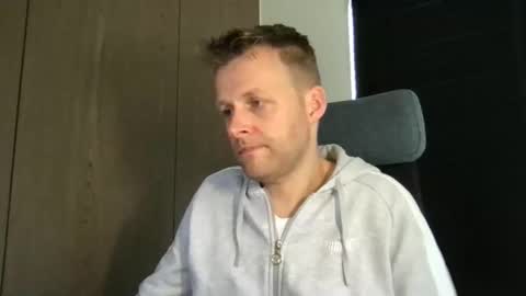 Max take off clothes online show from March 30, 7:09 am