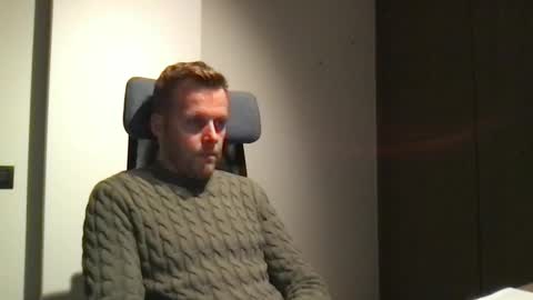 Max take off clothes online show from November 4, 8:10 pm