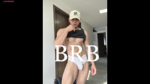 max_valiant1 online show from May 25, 11:05 am
