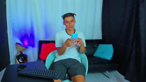 MAX     online show from March 12, 6:33 pm