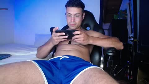 Snapshot of maxi_mux1 chatting on February 5, 2:30 am MAXI      online show from February 5, 2:30 am