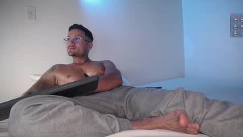 Snapshot of maxi_mux1 chatting on March 11, 10:07 am MAXI      online show from March 11, 10:07 am