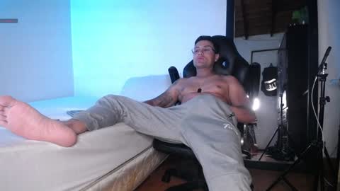 Snapshot of maxi_mux1 chatting on February 7, 3:55 am MAXI      online show from February 7, 3:55 am