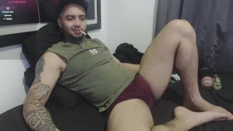 Snapshot of maxi_rogger chatting on January 19, 1:53 am maxi rogger online show from January 19, 1:53 am