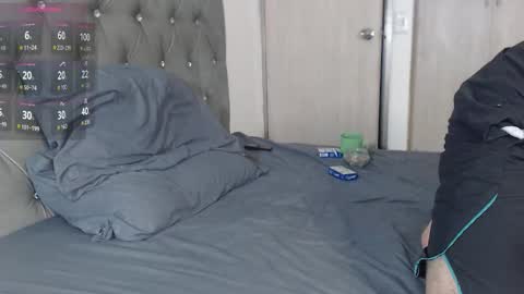 Snapshot of maxi_rogger chatting on October 21, 3:42 am maxi rogger online show from October 21, 3:42 am