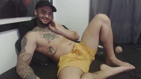 Snapshot of maxi_rogger chatting on February 28, 8:09 am maxi rogger online show from February 28, 8:09 am