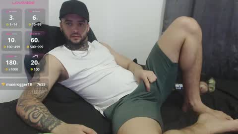 Snapshot of maxi_rogger chatting on January 1, 1:47 am maxi rogger online show from January 1, 1:47 am