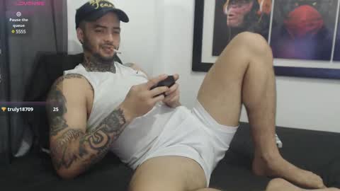 Snapshot of maxi_rogger chatting on December 10, 5:07 am maxi rogger online show from December 10, 5:07 am