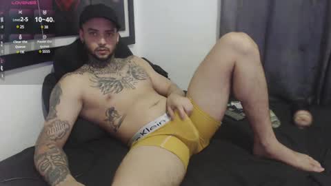 Snapshot of maxi_rogger chatting on March 1, 4:37 am maxi rogger online show from March 1, 4:37 am