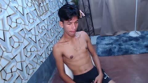 Reyn online show from February 13, 11:58 pm