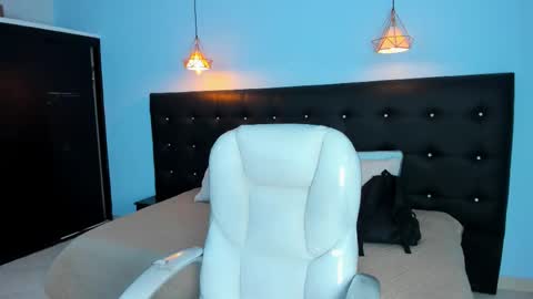 Snapshot of maxii18_ chatting on October 20, 1:04 pm --  -- online show from October 20, 1:04 pm