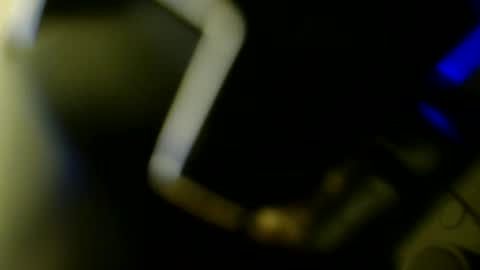 Max online show from April 25, 7:33 pm