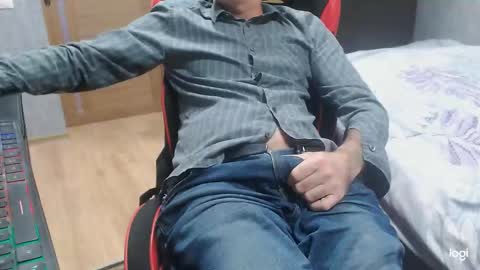 Snapshot of maximus3334 chatting on October 15, 11:29 am maximus3334 online show from October 15, 11:29 am