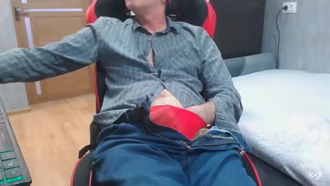 maximus3334 online show from March 25, 12:31 pm