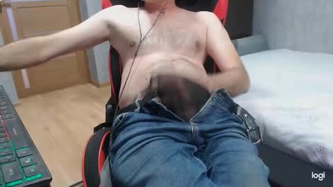 Snapshot of maximus3334 chatting on September 23, 12:15 pm maximus3334 online show from September 23, 12:15 pm