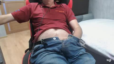 Snapshot of maximus3334 chatting on September 22, 12:05 pm maximus3334 online show from September 22, 12:05 pm