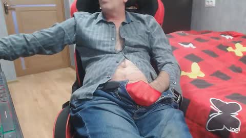 Snapshot of maximus3334 chatting on October 21, 12:41 pm maximus3334 online show from October 21, 12:41 pm