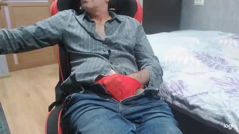 Snapshot of maximus3334 chatting on October 16, 11:51 am maximus3334 online show from October 16, 11:51 am