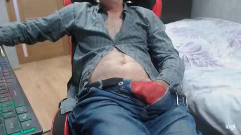 Snapshot of maximus3334 chatting on October 8, 12:20 pm maximus3334 online show from October 8, 12:20 pm