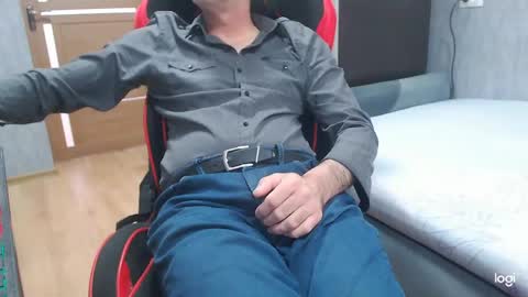 maximus3334 online show from April 7, 10:04 am