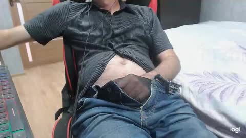 Snapshot of maximus3334 chatting on September 19, 11:21 am maximus3334 online show from September 19, 11:21 am