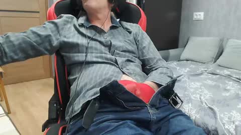 Snapshot of maximus3334 chatting on March 12, 11:01 pm maximus3334 online show from March 12, 11:01 pm