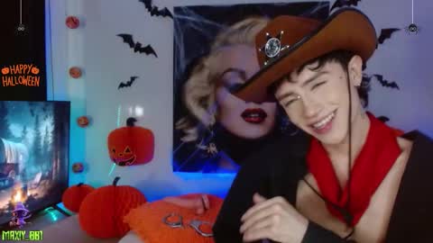 Max online show from October 11, 10:36 pm