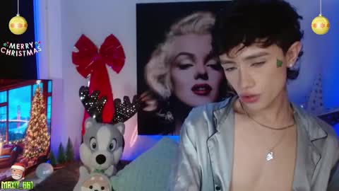 Max online show from December 4, 7:39 am