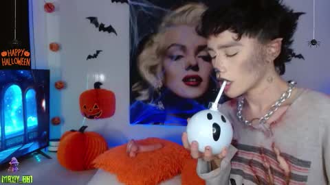 Max online show from October 4, 7:02 am